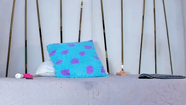 violet gray  online show from 02-02-25, 06:37