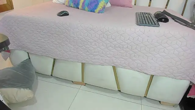 violet gray  online show from 02-08-25, 03:08