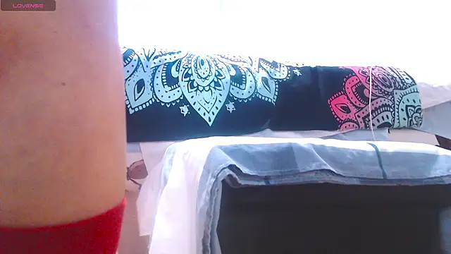 Snapshot of Ju-Hot chatting on 12-19-24, 02:57 Ju-Hot online show from 12-19-24, 02:57