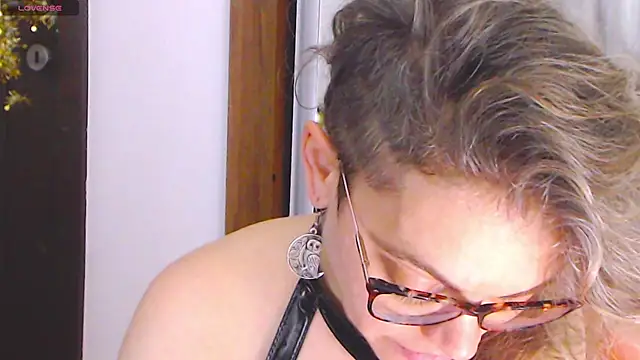 Snapshot of Ju-Hot chatting on 02-13-25, 07:21 Ju-Hot online show from 02-13-25, 07:21