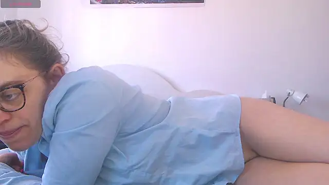 Snapshot of Ju-Hot chatting on 03-05-25, 02:12 Ju-Hot online show from 03-05-25, 02:12