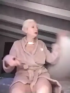 Snapshot of divinaerotica chatting on 03-05-25, 05:18 divinaerotica online show from 03-05-25, 05:18