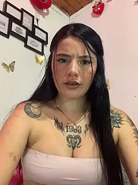 Snapshot of Alejandra_md chatting on 01-27-25, 12:43 Alejandra md online show from 01-27-25, 12:43