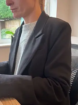 Snapshot of Phoebe_Lily chatting on 11-04-25, 02:27 Phoebe Lily online show from 11-04-25, 02:27