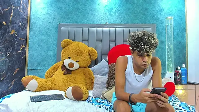 Snapshot of Sexys_Hornys_Boys chatting on 01-29-25, 12:54 Sexys Hornys Boys online show from 01-29-25, 12:54