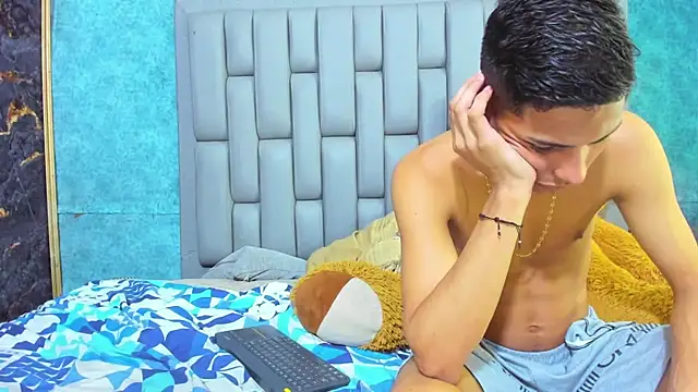 Snapshot of Sexys_Hornys_Boys chatting on 03-08-25, 01:28 Sexys Hornys Boys online show from 03-08-25, 01:28