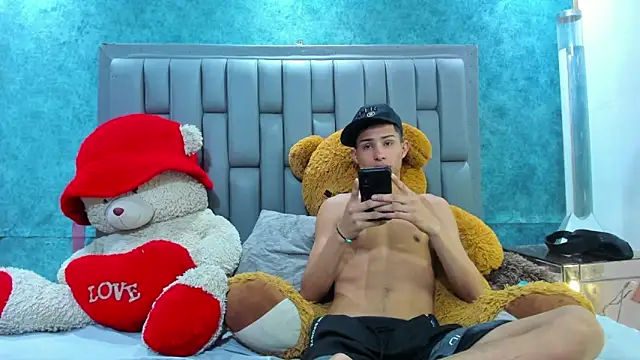 Snapshot of Sexys_Hornys_Boys chatting on 03-13-25, 11:27 Sexys Hornys Boys online show from 03-13-25, 11:27