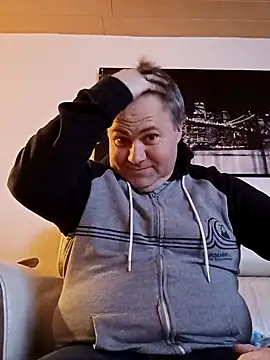 Snapshot of Pourleplasirs chatting on 03-18-25, 10:15 Pourleplasirs online show from 03-18-25, 10:15