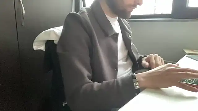 Snapshot of bullyboyy chatting on 02-16-26, 07:37 bullyboyy online show from 02-16-26, 07:37