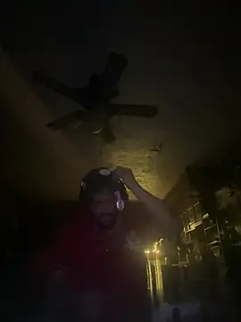 Snapshot of B3-Dindles chatting on 04-15-26, 07:15 B3-Dindles online show from 04-15-26, 07:15