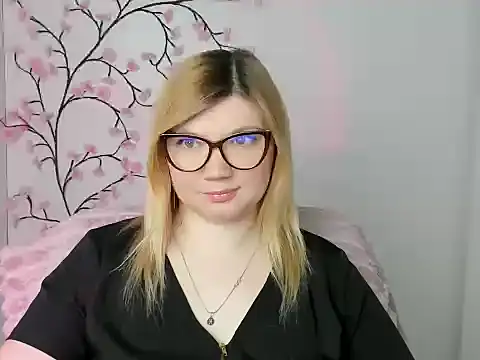 Snapshot of Lola_moree chatting on 03-30-26, 11:33 Lola moree online show from 03-30-26, 11:33