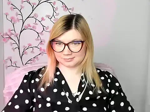 Snapshot of Lola_moree chatting on 03-31-26, 11:54 Lola moree online show from 03-31-26, 11:54