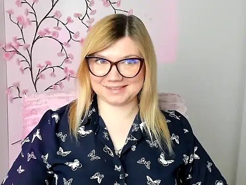 Snapshot of Lola_moree chatting on 04-01-26, 01:41 Lola moree online show from 04-01-26, 01:41