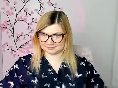 Snapshot of Lola_moree chatting on 04-03-26, 11:41 Lola moree online show from 04-03-26, 11:41
