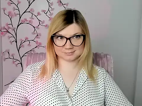 Snapshot of Lola_moree chatting on 04-05-26, 11:40 Lola moree online show from 04-05-26, 11:40