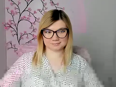 Snapshot of Lola_moree chatting on 04-10-26, 11:37 Lola moree online show from 04-10-26, 11:37