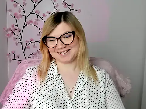 Snapshot of Lola_moree chatting on 04-14-26, 11:38 Lola moree online show from 04-14-26, 11:38
