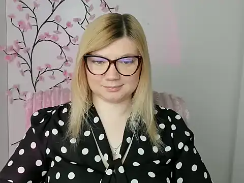 Snapshot of Lola_moree chatting on 04-21-26, 11:38 Lola moree online show from 04-21-26, 11:38