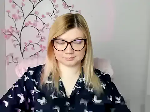 Snapshot of Lola_moree chatting on 04-22-26, 11:34 Lola moree online show from 04-22-26, 11:34
