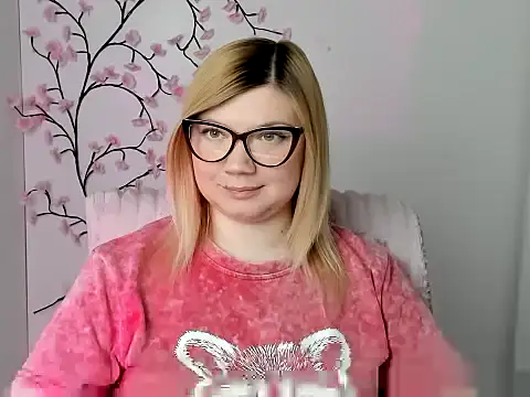 Snapshot of Lola_moree chatting on 05-05-26, 12:02 Lola moree online show from 05-05-26, 12:02
