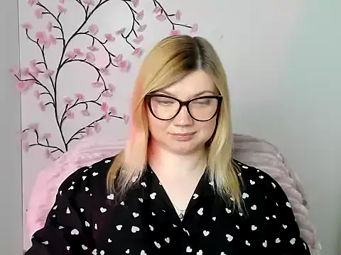 Snapshot of Lola_moree chatting on 05-11-26, 04:04 Lola moree online show from 05-11-26, 04:04