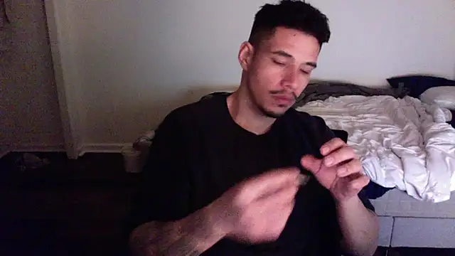 Snapshot of NicaBOi chatting on 03-14-25, 04:43 NicaBOi online show from 03-14-25, 04:43