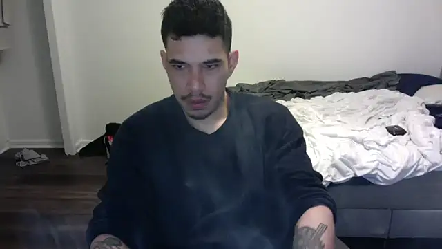 Snapshot of NicaBOi chatting on 03-14-25, 01:02 NicaBOi online show from 03-14-25, 01:02