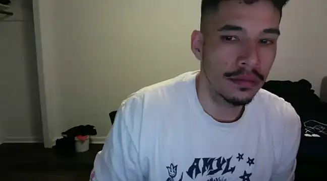 Snapshot of NicaBOi chatting on 03-19-25, 01:54 NicaBOi online show from 03-19-25, 01:54