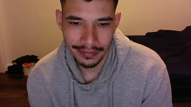 Snapshot of NicaBOi chatting on 03-21-25, 01:56 NicaBOi online show from 03-21-25, 01:56