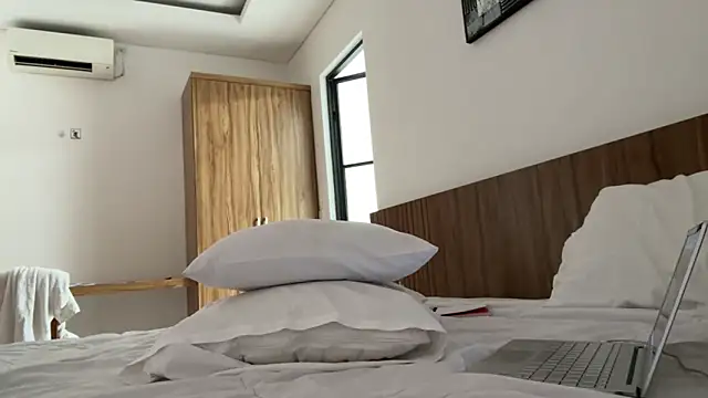 Snapshot of valure_lera chatting on 10-03-25, 01:35 valure lera online show from 10-03-25, 01:35