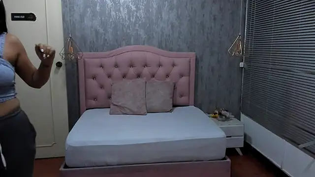 Hadley  online show from 02-19-25, 03:50