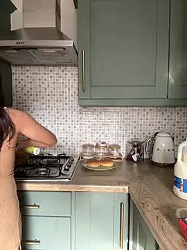 Snapshot of cute_carly_ chatting on 03-21-25, 02:40 cute carly online show from 03-21-25, 02:40