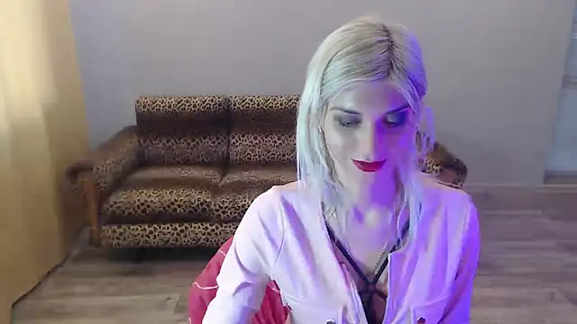 Snapshot of SexyBeatriice chatting on 02-14-25, 07:07 SexyBeatriice online show from 02-14-25, 07:07