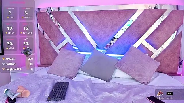 Snapshot of AliDiaz_ chatting on 10-18-25, 07:47 AliDiaz online show from 10-18-25, 07:47