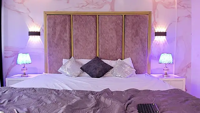 Snapshot of AliDiaz_ chatting on 10-23-25, 07:23 AliDiaz online show from 10-23-25, 07:23