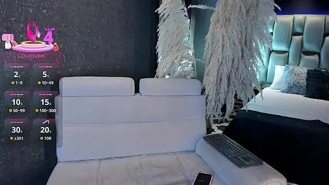 Snapshot of AliDiaz_ chatting on 11-04-25, 07:35 AliDiaz online show from 11-04-25, 07:35