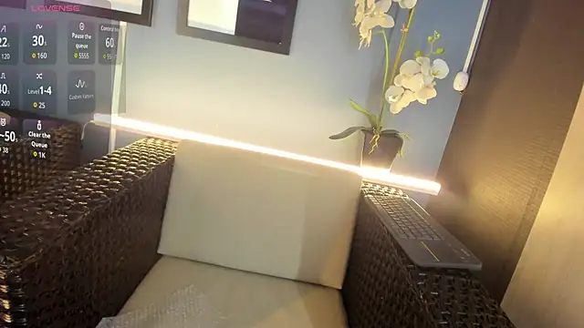 Snapshot of AliDiaz_ chatting on 11-25-25, 07:47 AliDiaz online show from 11-25-25, 07:47