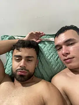 Snapshot of hornytwins15 chatting on 03-08-25, 04:34 hornytwins15 online show from 03-08-25, 04:34