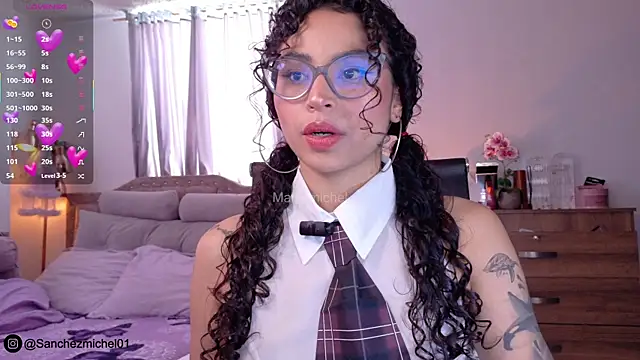 Snapshot of Marivimichel1 chatting on 10-18-25, 07:03 Marivimichel1 online show from 10-18-25, 07:03