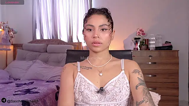 Snapshot of Marivimichel1 chatting on 10-21-25, 07:14 Marivimichel1 online show from 10-21-25, 07:14