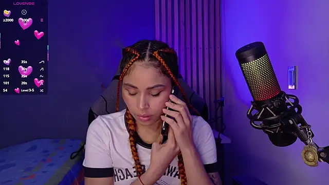 Snapshot of Marivimichel1 chatting on 10-29-25, 07:04 Marivimichel1 online show from 10-29-25, 07:04