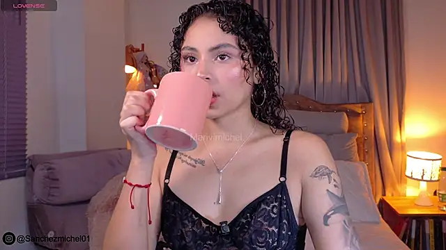 Snapshot of Marivimichel1 chatting on 11-16-25, 05:02 Marivimichel1 online show from 11-16-25, 05:02