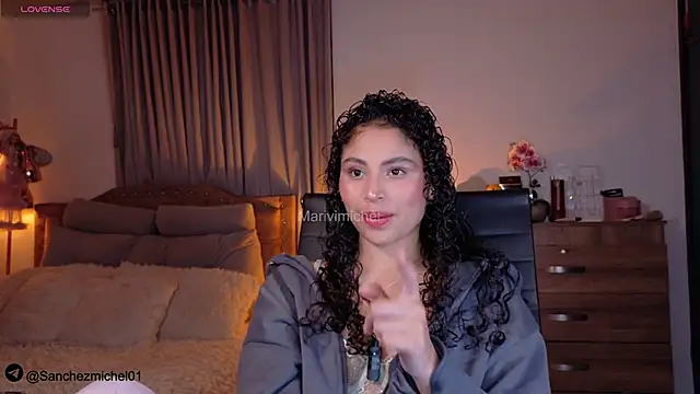 Snapshot of Marivimichel1 chatting on 11-18-25, 04:50 Marivimichel1 online show from 11-18-25, 04:50