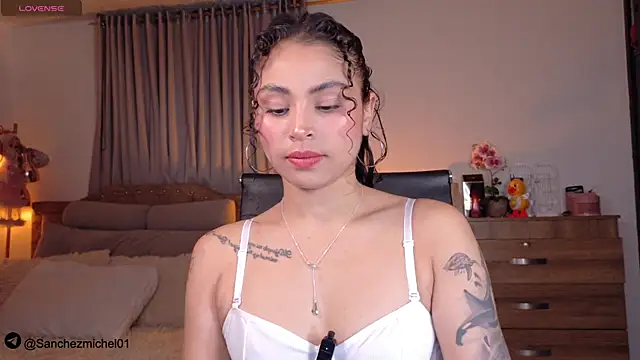 Snapshot of Marivimichel1 chatting on 11-21-25, 05:06 Marivimichel1 online show from 11-21-25, 05:06