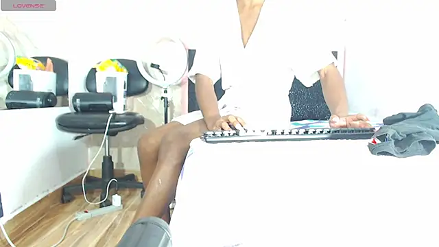 k stormi  online show from 12-20-25, 01:02