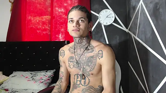 Snapshot of hot_man05 chatting on 10-02-25, 04:47 hot man05 online show from 10-02-25, 04:47