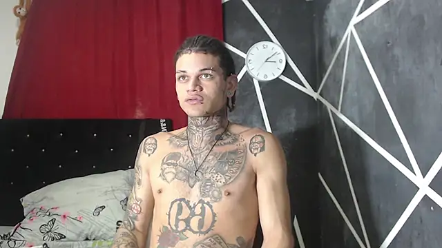 Snapshot of hot_man05 chatting on 10-12-25, 09:14 hot man05 online show from 10-12-25, 09:14