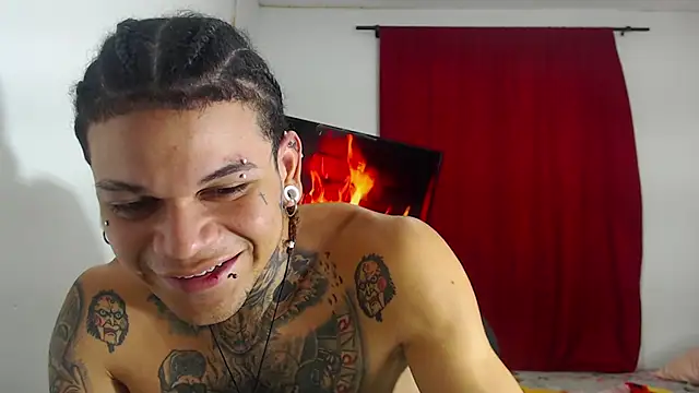 Snapshot of hot_man05 chatting on 10-16-25, 09:49 hot man05 online show from 10-16-25, 09:49