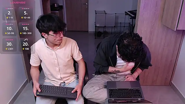 Snapshot of stiven_and_ale chatting on 03-19-25, 03:30 stiven and ale online show from 03-19-25, 03:30