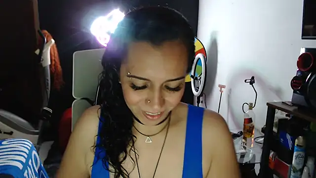 Snapshot of AliceSweet4U chatting on 03-21-25, 03:22 AliceSweet4U online show from 03-21-25, 03:22